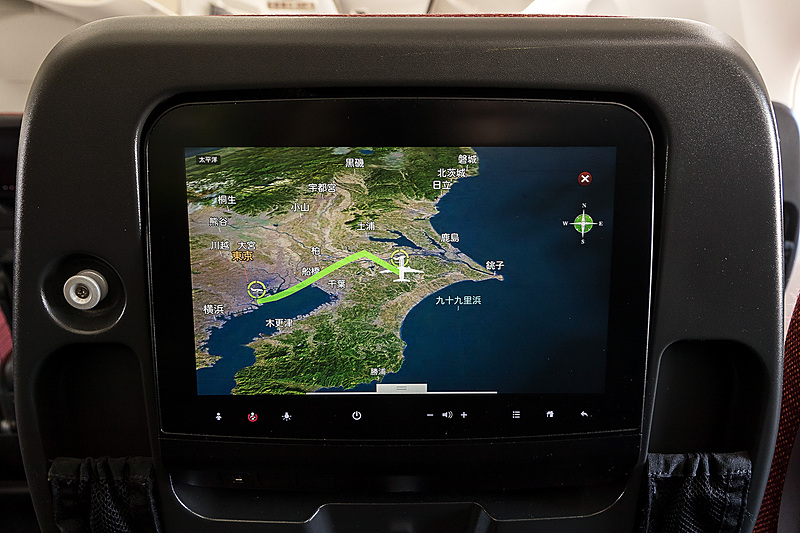 機内エンタテイメントシステムのモニターは10.6インチ