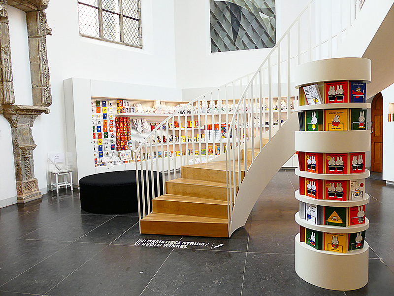 1階にあるミュージアムショップ。散財間違いなし