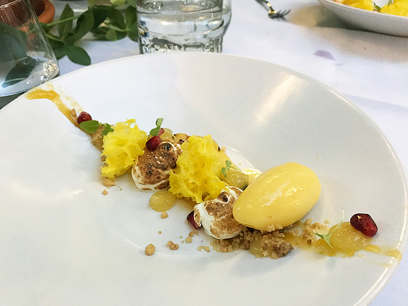 メインのお肉とデザート