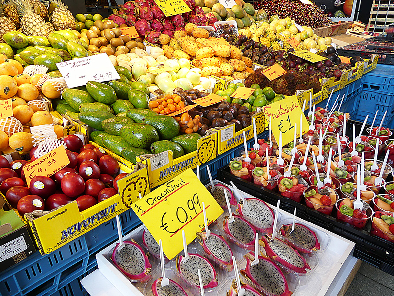 チーズ、フルーツ……