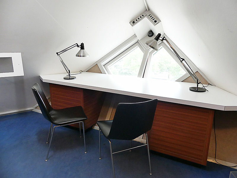 落ち着いて仕事が出来るのだろうか？　どうなんだろうか？