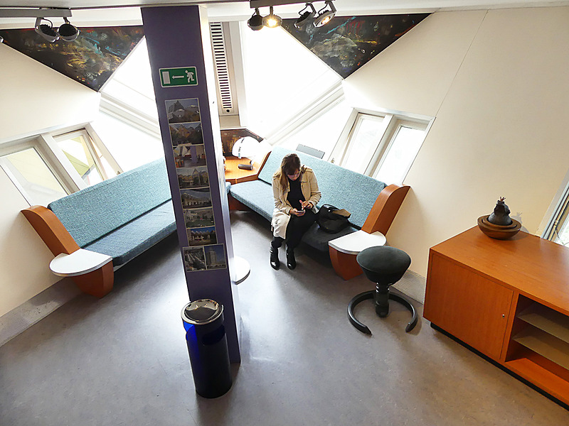 銀座にある黒川紀章氏デザインの「中銀カプセルタワー」を思い出しちゃいました