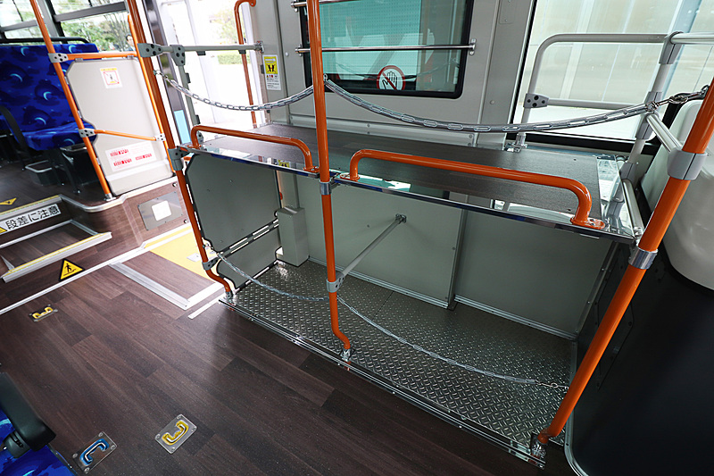 手荷物置き場も用意されている