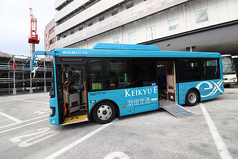 ノンステップバスで車椅子にも対応