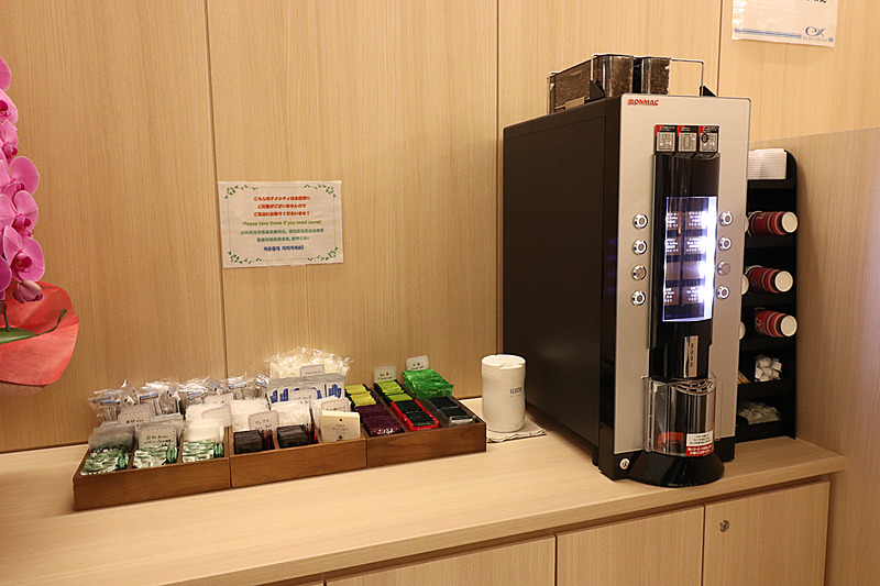 無料のコーヒーが設置されている