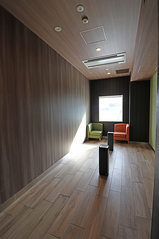 広々した喫煙スペース