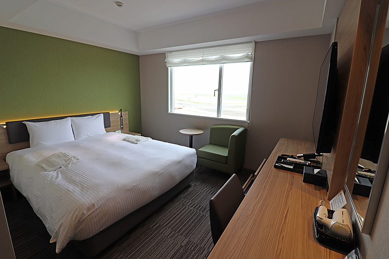「スタンダードダブル」の客室