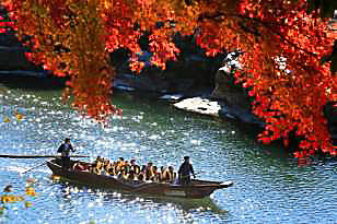 西武鉄道と秩父鉄道は「長瀞紅葉おさんぽきっぷ」を期間限定発売する