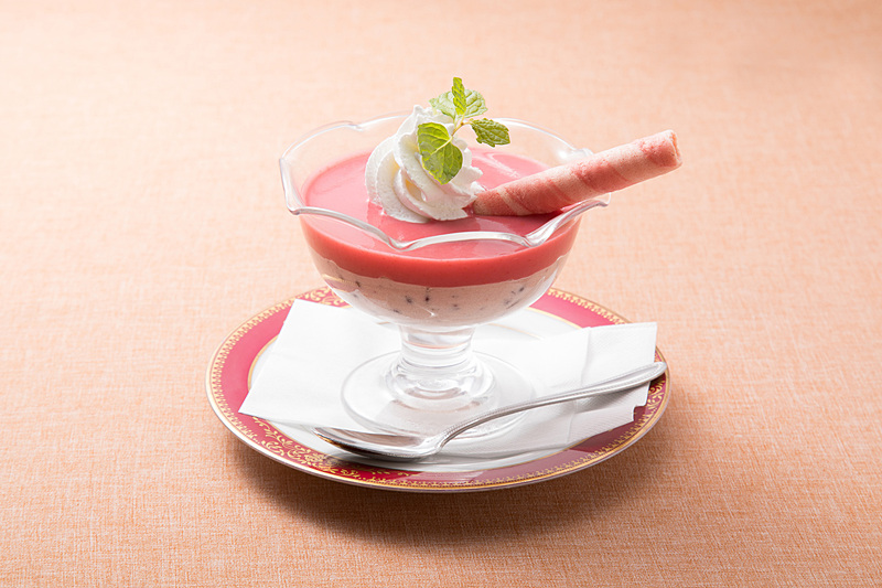 佐野SA（下り）で販売する「あんこ de ムース・オ・フレーズ」（500円）