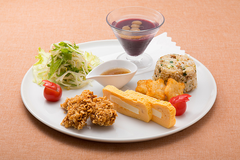 上河内SA（上り）で販売する「ちょっと大人なお子様ランチ」（800円）