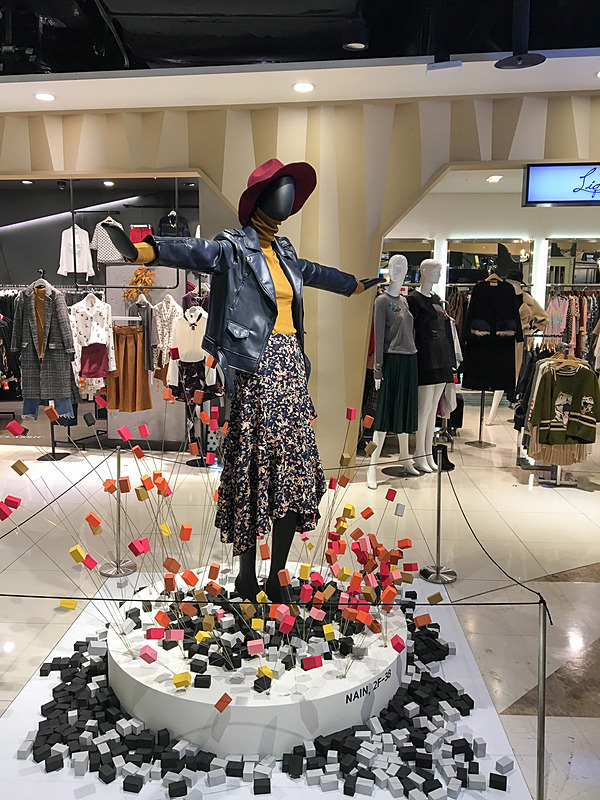 こちらは日本のファッションビルに近い作り
