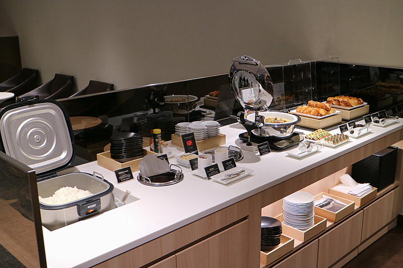 5階で用意されている軽食やドリンク