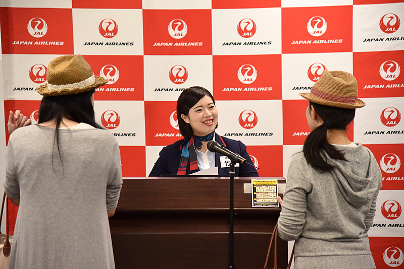 パスポートが見当たらないハプニングが起きつつも、話をしながら基本手順を確実にこなし、かつスムーズに笑顔で対応