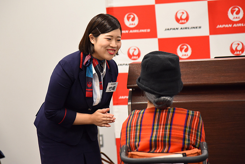 車椅子対応の際はカウンター付近まで押しつつ、スピードも確認するなどの心配りも見られた
