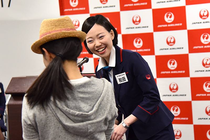 南国への旅の始まりをお祝いするために、翼にかからぬ眺めのよい窓側席を手配