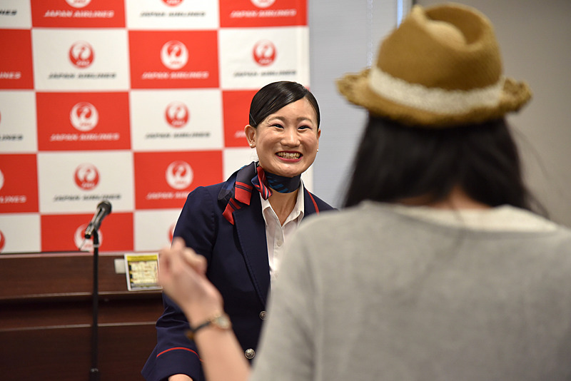 1組目はまだ時間があるためパスポートがきちんと揃ってから対応するということで、戻ってきてもらうことに