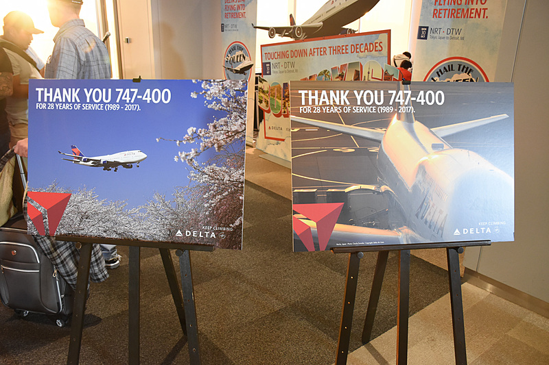 たくさんのパネルやフォトスポットで飾られた26番ゲート前。撮影する人だかりが絶えなかった