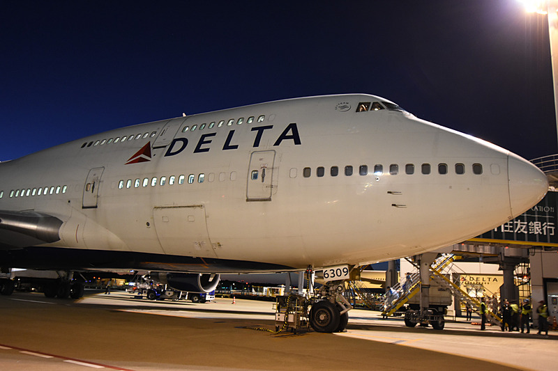 最後の出発を待つジャンボ