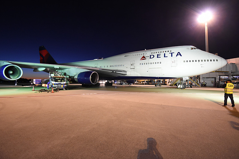 最後の出発を待つジャンボ