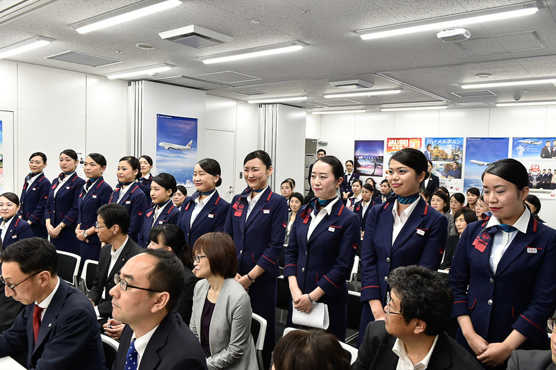 参加者は競技を前に緊張の面持ち