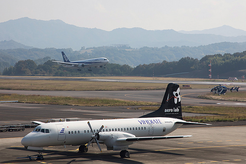 定刻どおりに支援物資を積んだ羽田発ANA533便が高松空港に到着