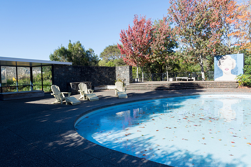 「Modernist Garden」と名付けられた20世紀のアメリカをテーマにした庭園。プールや花壇の湾曲は米西海岸をイメージしているという