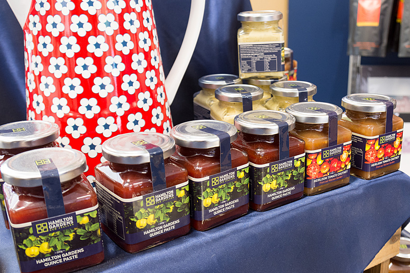 インフォメーションセンターに併設しているショップでは、ハミルトン・ガーデンズで採れたハチミツや、野菜のペーストなどを販売している