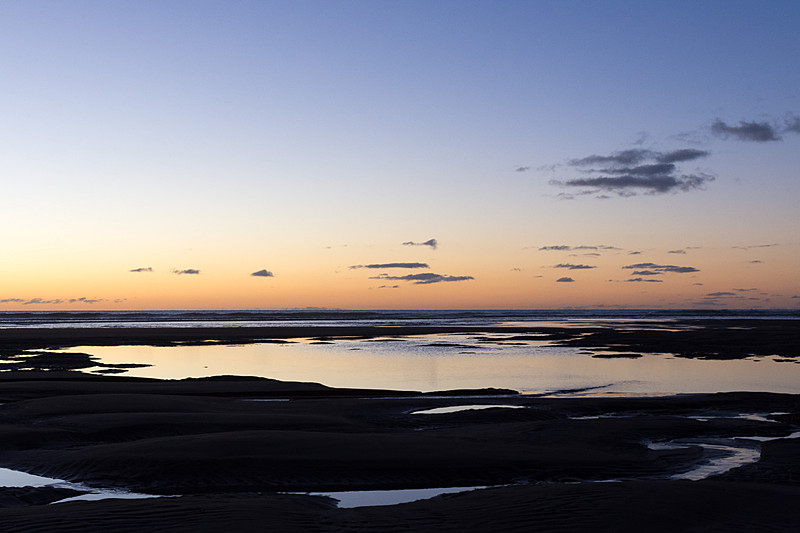 スリー・シスターズ・アンド・エレファントのビーチを訪れたタイミングは、マジックアワー＆潮が徐々に引いて干潮目前という最高の条件。美しい景色の出会いに心も躍る