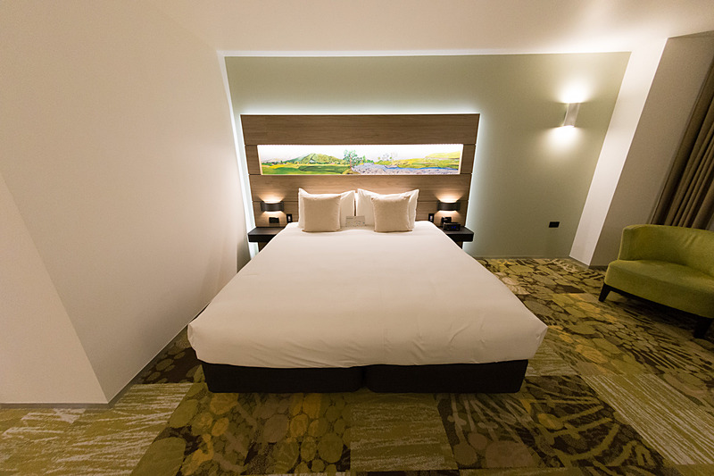 部屋の名前のとおりキングベッドが1台。部屋の定員は2名