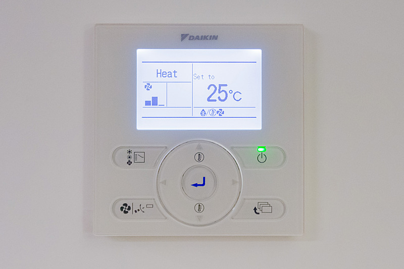 エアコンは機能豊富なダイキン製