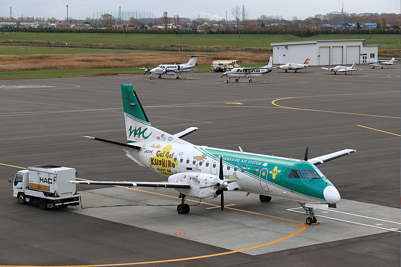 緑の塗装のHAC 1号機は重整備に伴い鶴丸カラーに再塗装されるため、11月1日にラストフライトを迎えた