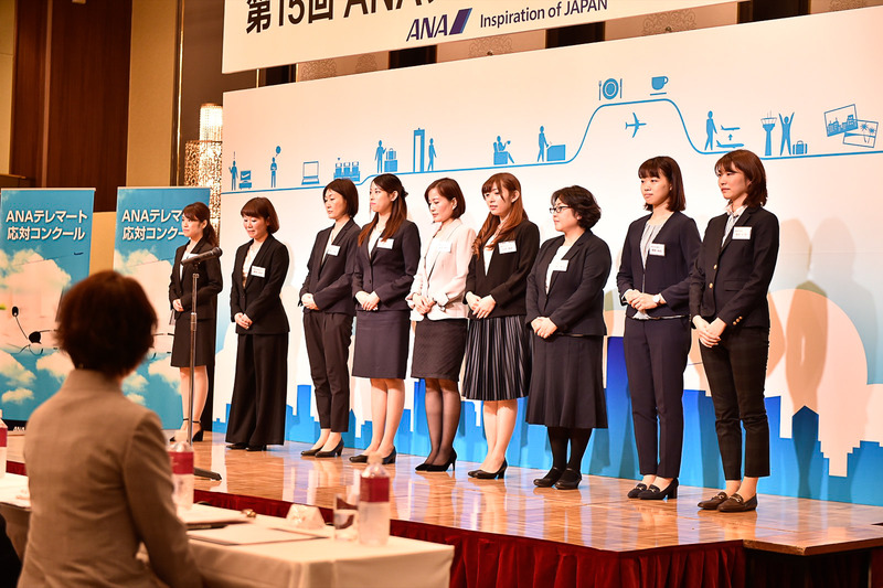 9名の競技者が壇上に登場
