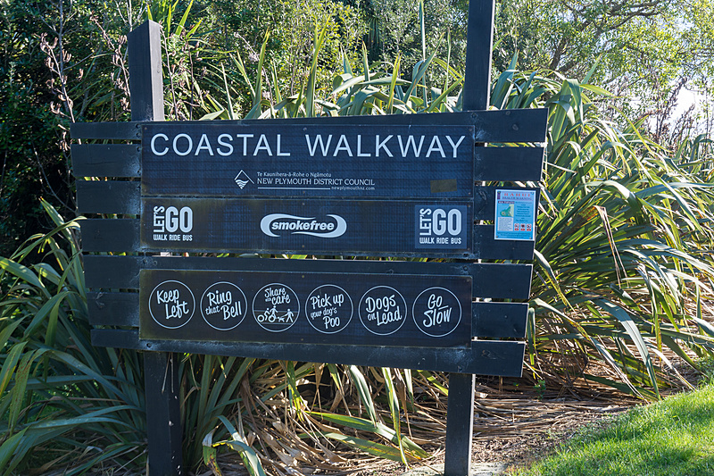ニュー・プリマス・コースタル・ウォークウェイ（New Plymouth Coastal Walkway）は東西約10kmの遊歩道で、Wind Wandはレン・ライ・センターからそれほど離れていない場所にある