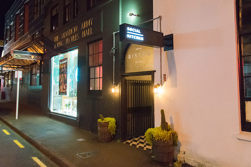 アパートの入り口のような「ソーシャル・キッチン（Social Kitchen）」