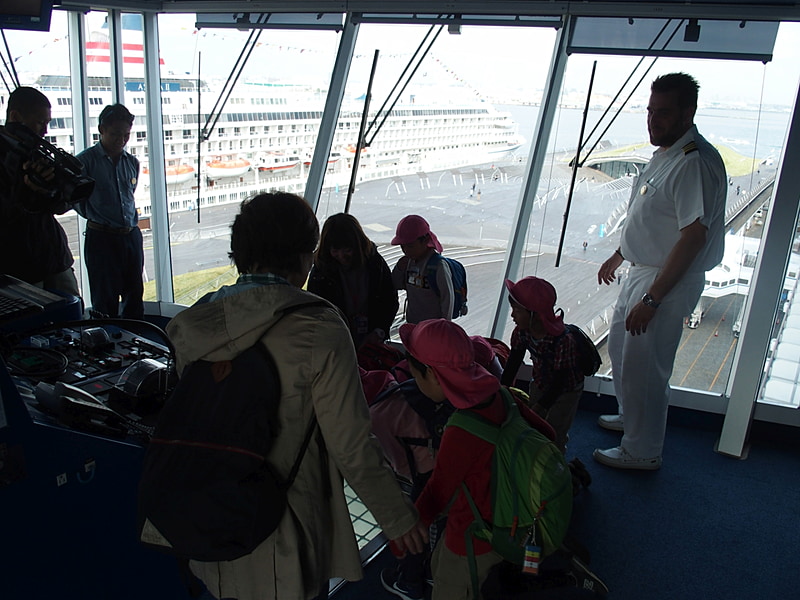 ダイヤモンド・プリンセスの外観的特徴となっている船体幅をはみ出すほどに長いブリッジウィングエリア