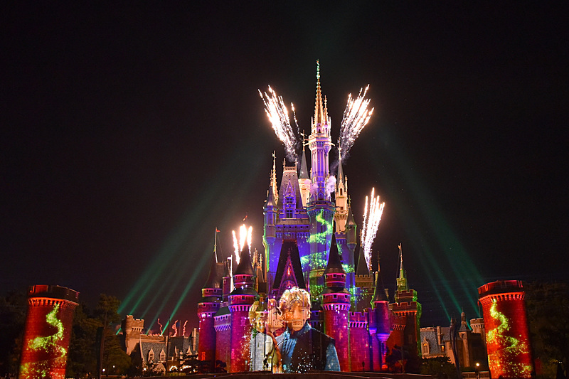 「アナと雪の女王」では、アナがクリストフにキス