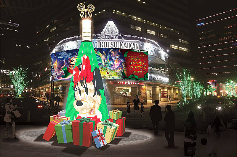 東京ディズニーリゾートのクリスマスツリーがJR有楽町駅前広場に登場。設置期間は11月15日から12月25日まで