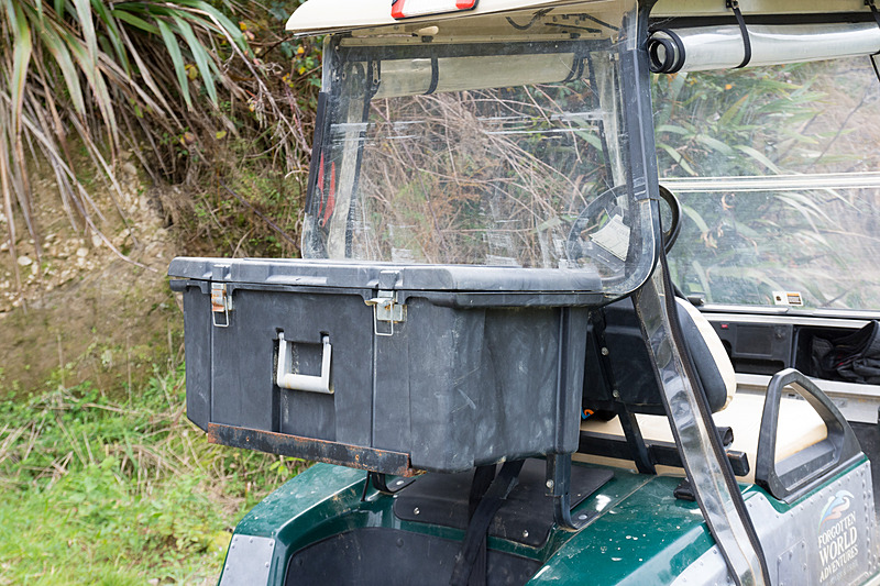 後部のトランクは、1日コースのときのランチボックスなどを入れる