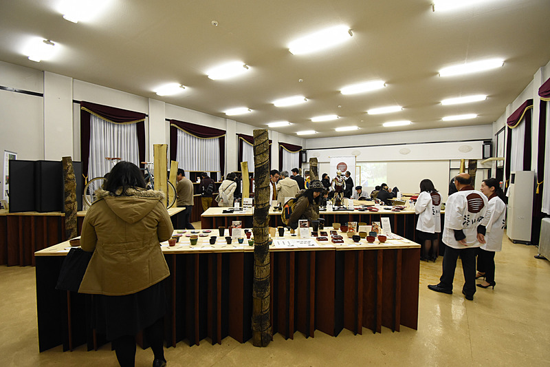 参考展示のほか、即売会も実施している