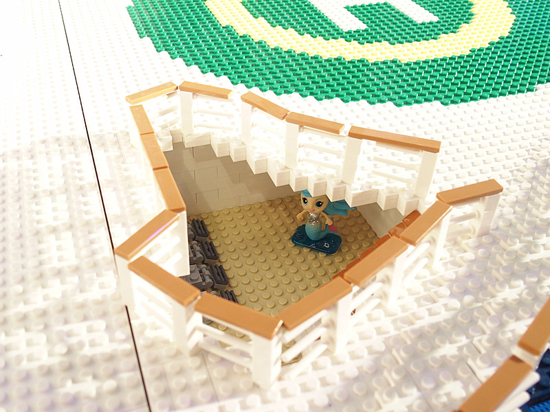 前甲板クルー休憩エリアにも人魚が