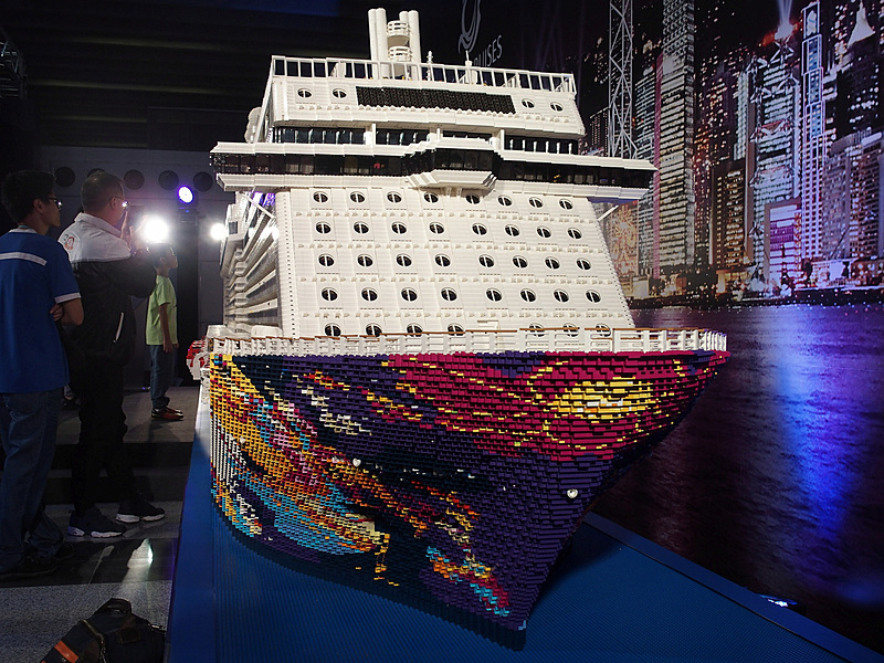 人と比べるとレゴブロックの“大きさ”が分かる