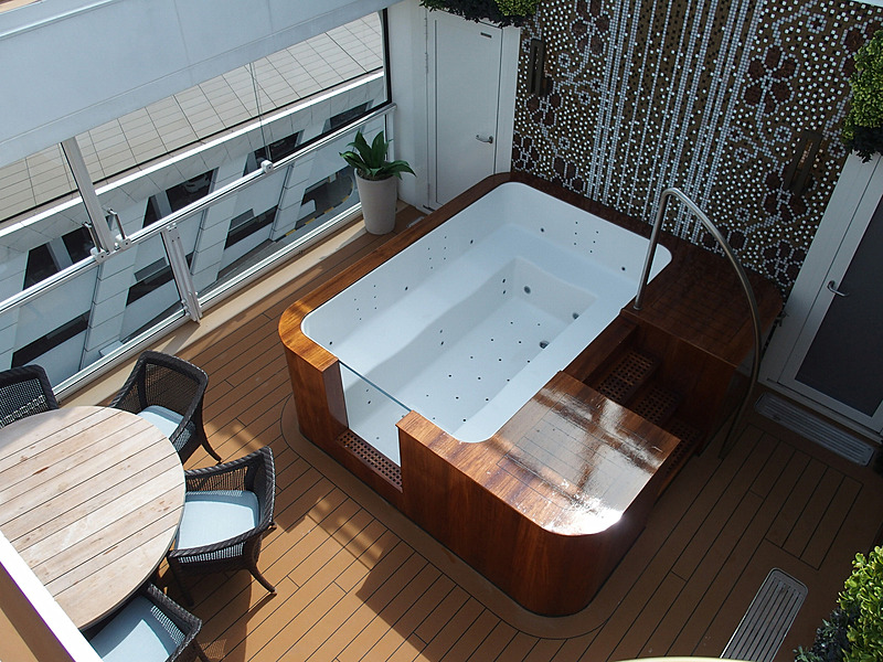 屋上テラスから見下ろす