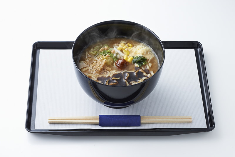 北米発の日本路線（ホノルル線を除く）および、日本発着のヨーロッパ、ジャカルタ、クアラルンプール、デリー、ムンバイ、オセアニア路線の国際線ファーストクラスとビジネスクラスで提供している「コク極まる味噌『大地』」