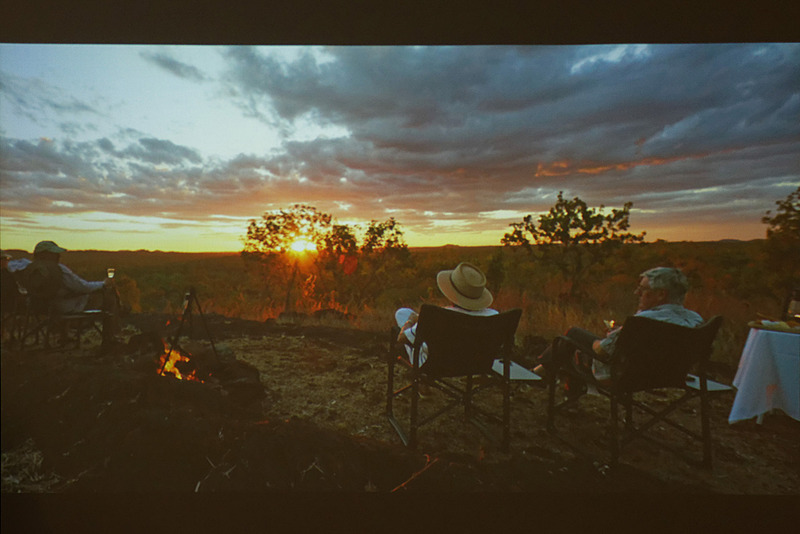 すでに営業中の「クリスタルブルック ロッジ」。目の前の湖が広がり、地平線に沈む夕日が見られる