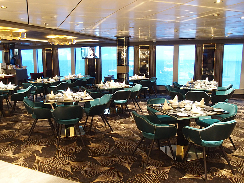 こちらは左舷側のレストランエリア