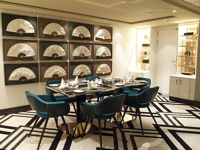 中央部分には半個室のエリアも用意している