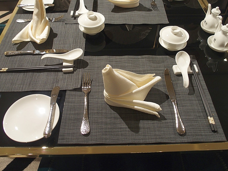 中央部分には半個室のエリアも用意している