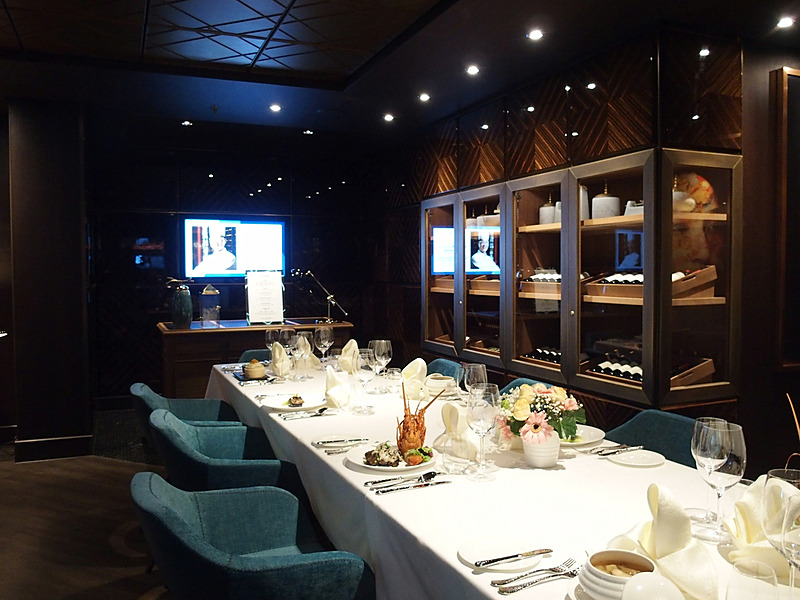 ゲンティン ドリームではシガーバーだったところで、内装にその名残がある