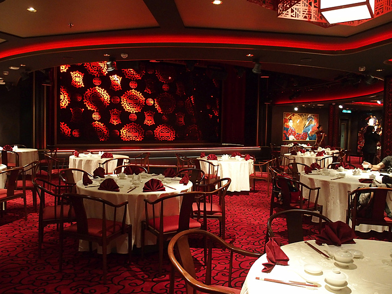 広いステージも用意している