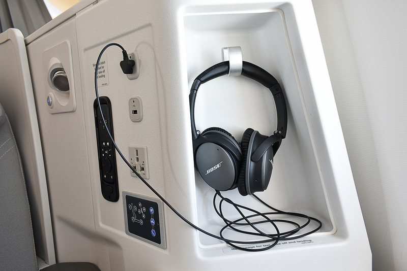 ヘッドフォン（ボーズ製）収納スペース